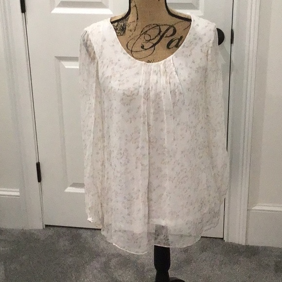 Floral top (grey & blush delicate pattern) long sleeve. - Picture 2 of 4